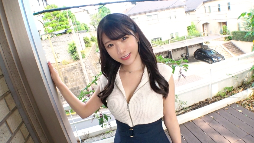 SIRO-5201 A beautiful older sister with a cute smile applied for an AV out of curiosity! She plays with her frustrated body and squirts a lot in front